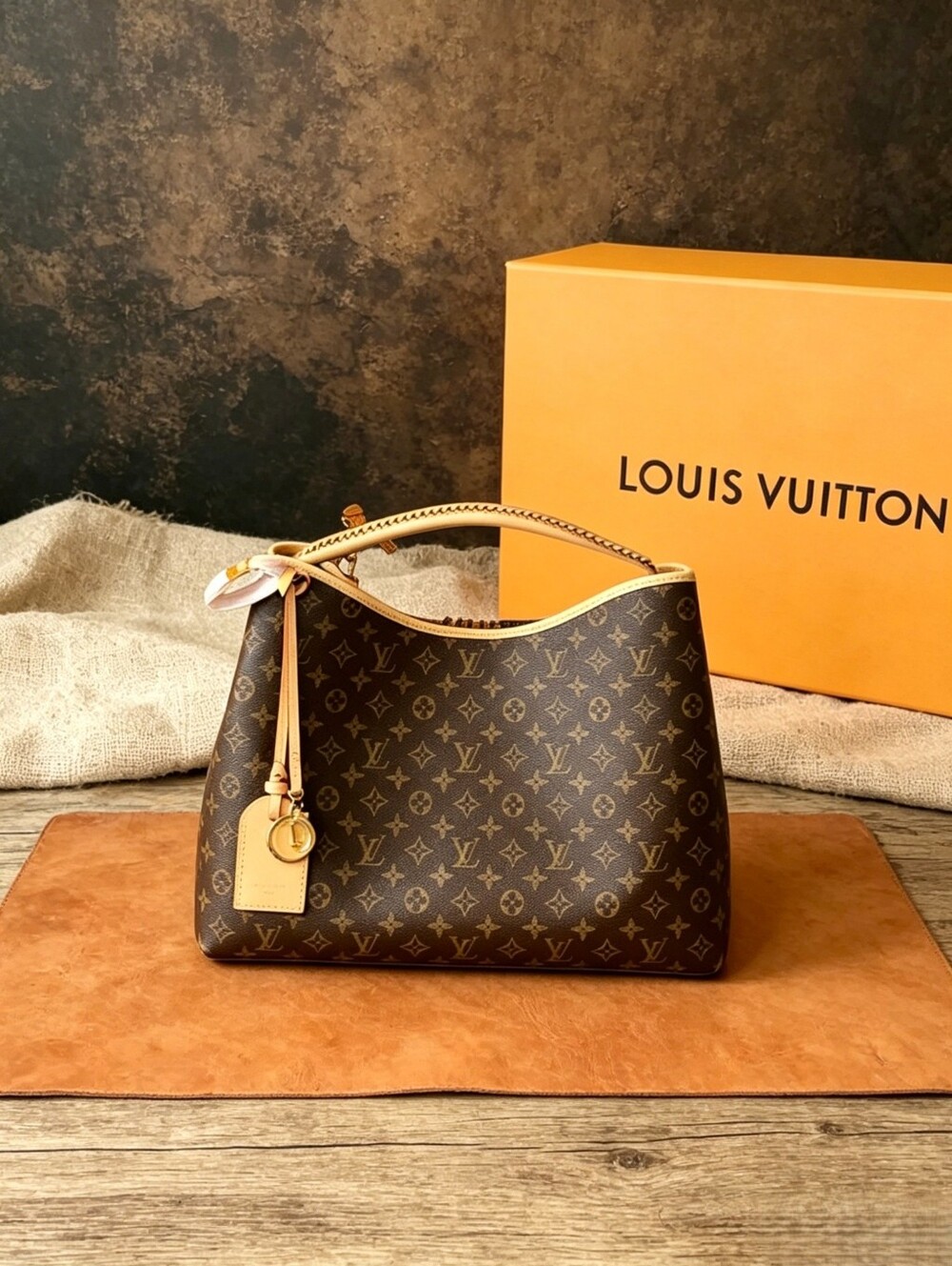 Louis Vuitton Artsy MM Monogram